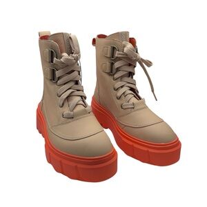 NWT Sorel Caribou Platform Beige and Orange Lace Up Boots - Size 7.5